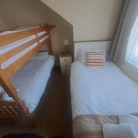 Lion Hotel & Studio Apartments Criccieth Eksteriør billede