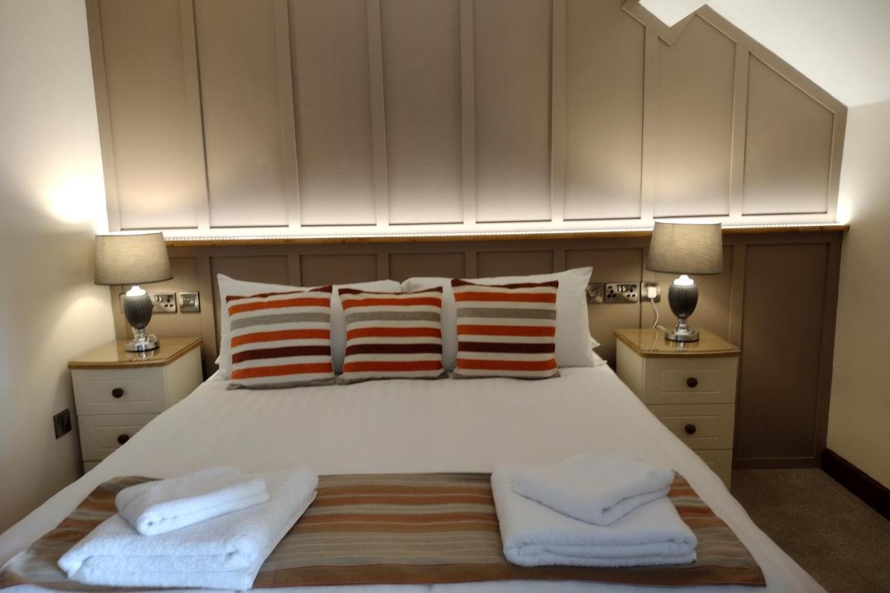 Lion Hotel & Studio Apartments Criccieth Eksteriør billede