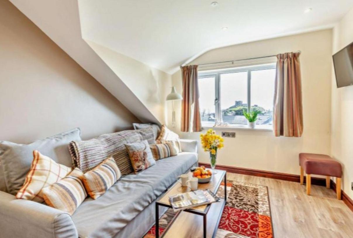 Lion Hotel & Studio Apartments Criccieth Eksteriør billede