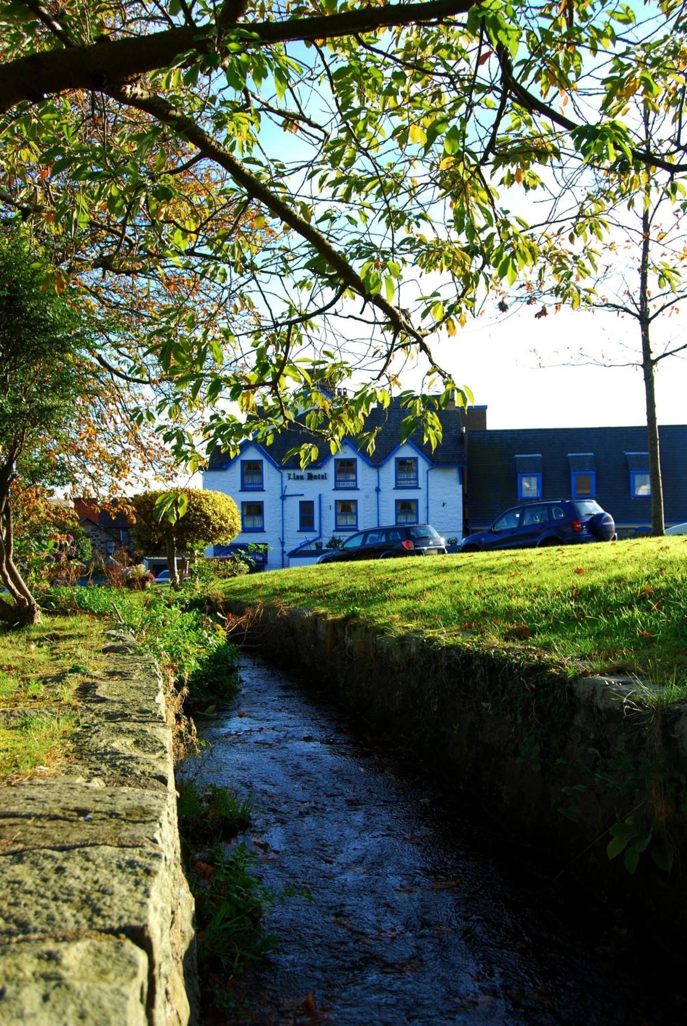 Lion Hotel & Studio Apartments Criccieth Eksteriør billede