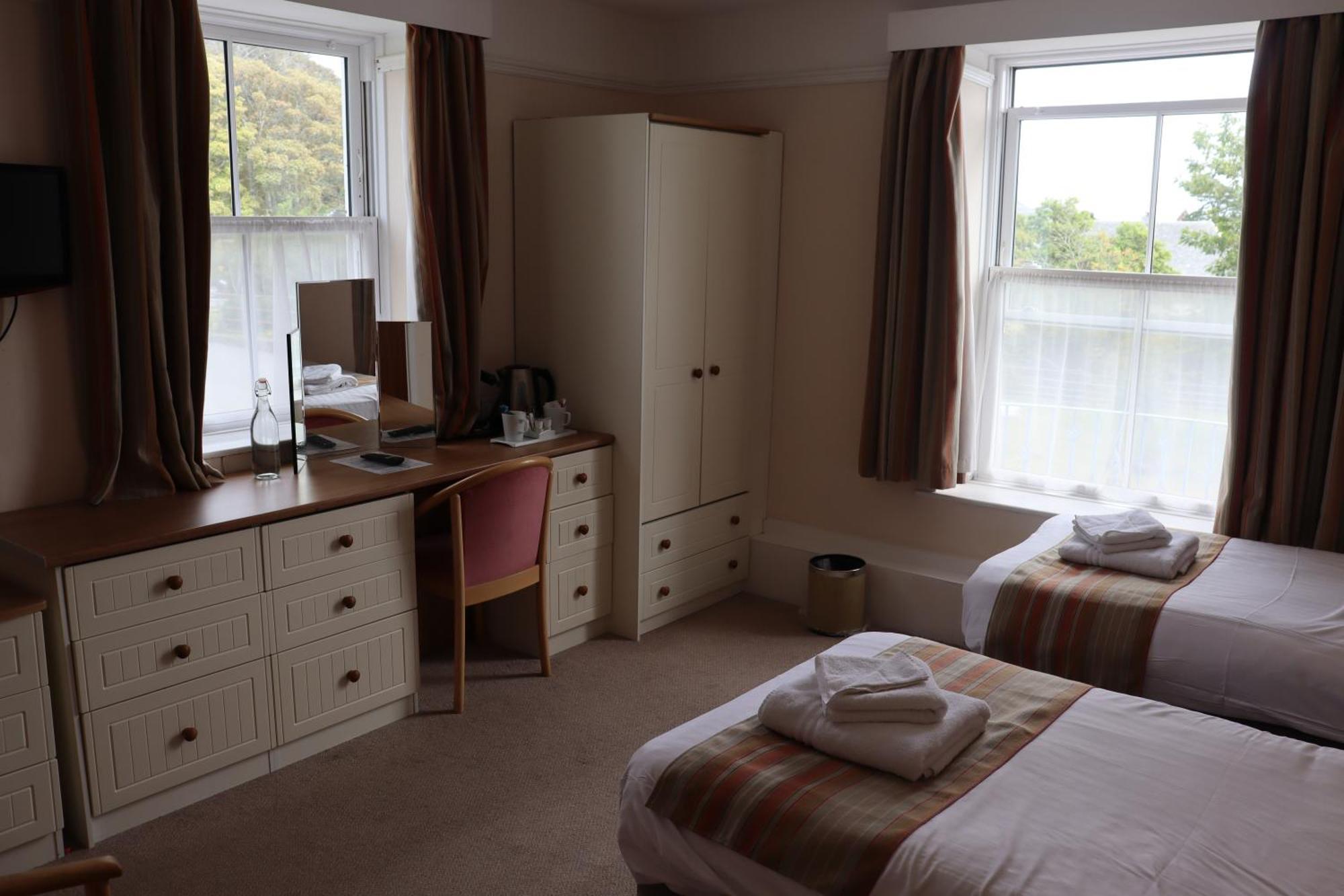 Lion Hotel & Studio Apartments Criccieth Eksteriør billede