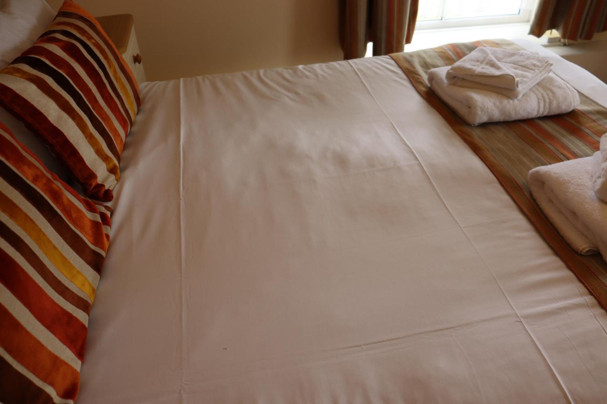 Lion Hotel & Studio Apartments Criccieth Eksteriør billede