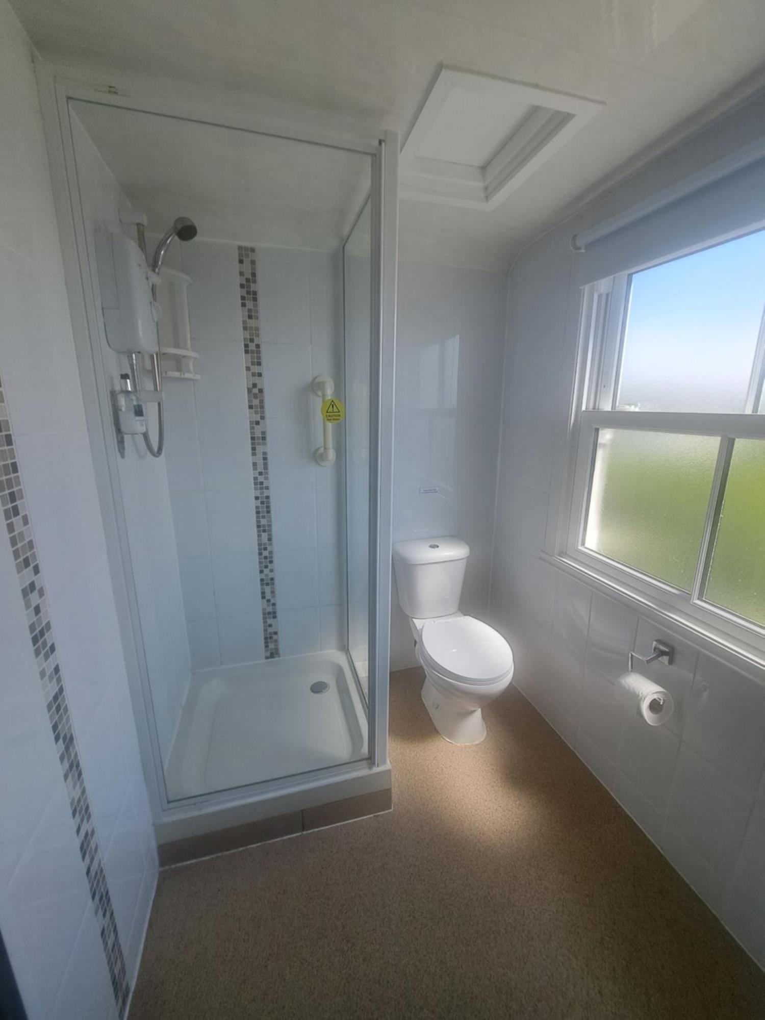 Lion Hotel & Studio Apartments Criccieth Eksteriør billede