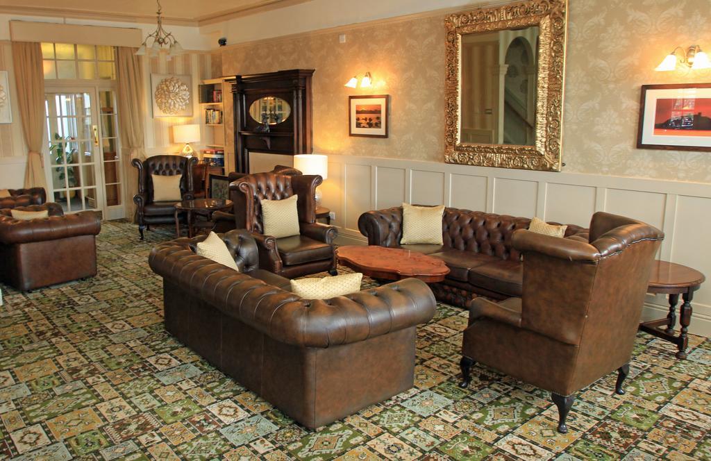 Lion Hotel & Studio Apartments Criccieth Eksteriør billede