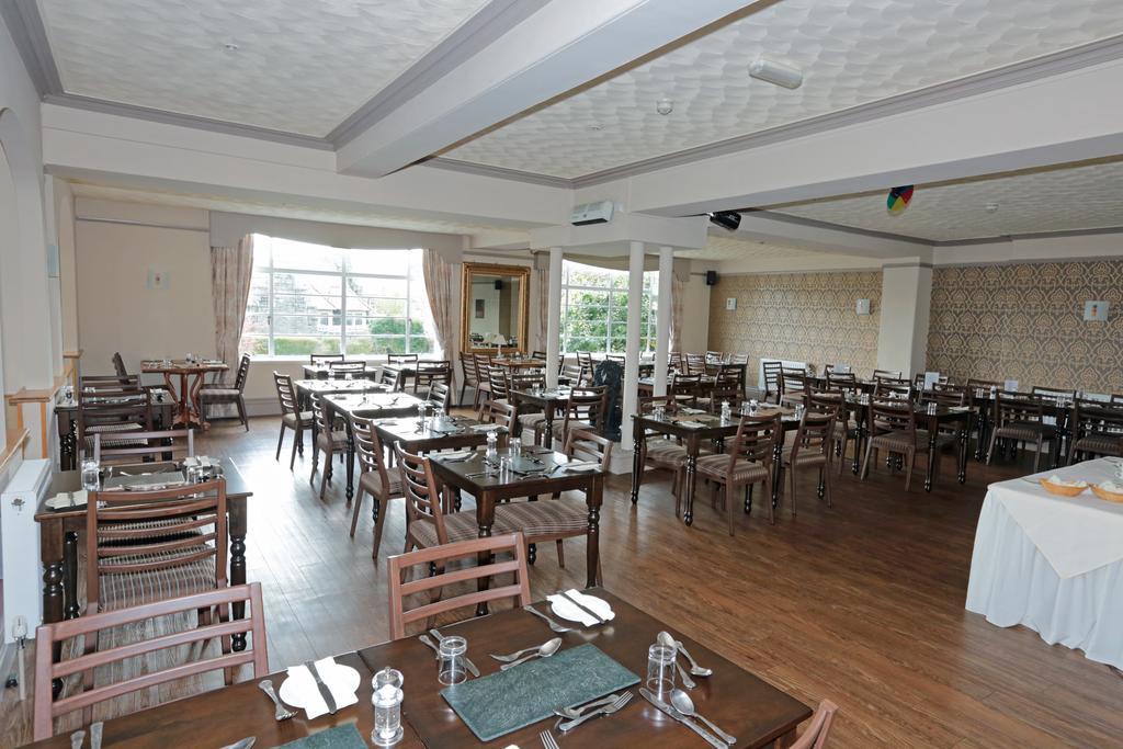 Lion Hotel & Studio Apartments Criccieth Eksteriør billede