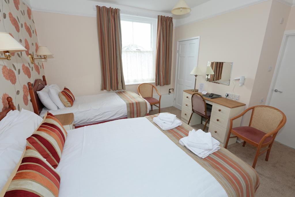 Lion Hotel & Studio Apartments Criccieth Eksteriør billede