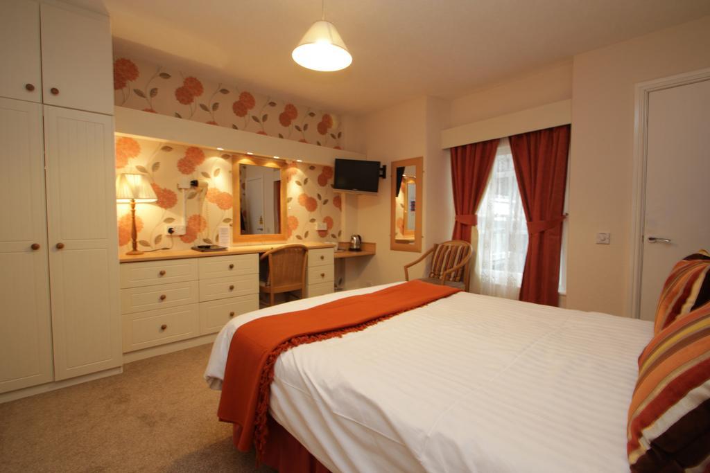 Lion Hotel & Studio Apartments Criccieth Eksteriør billede