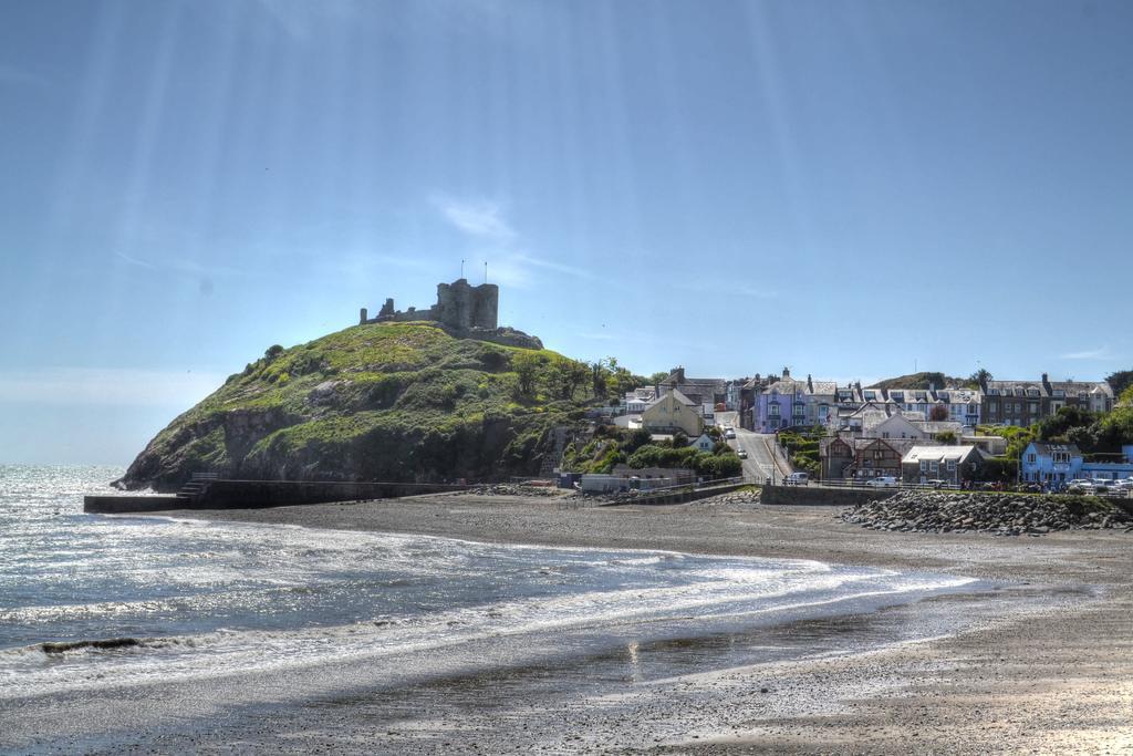 Lion Hotel & Studio Apartments Criccieth Eksteriør billede