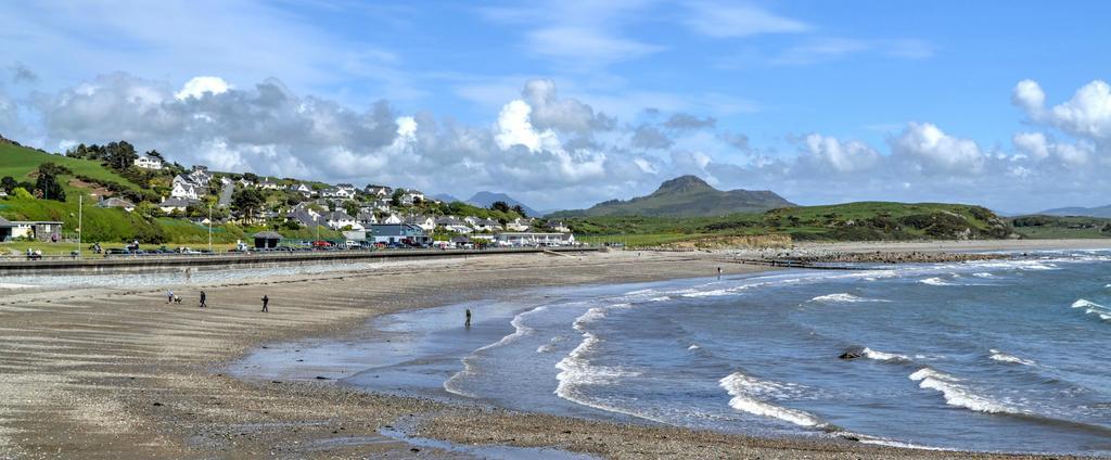 Lion Hotel & Studio Apartments Criccieth Eksteriør billede