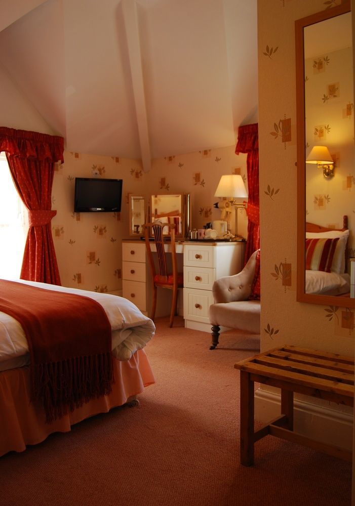 Lion Hotel & Studio Apartments Criccieth Eksteriør billede