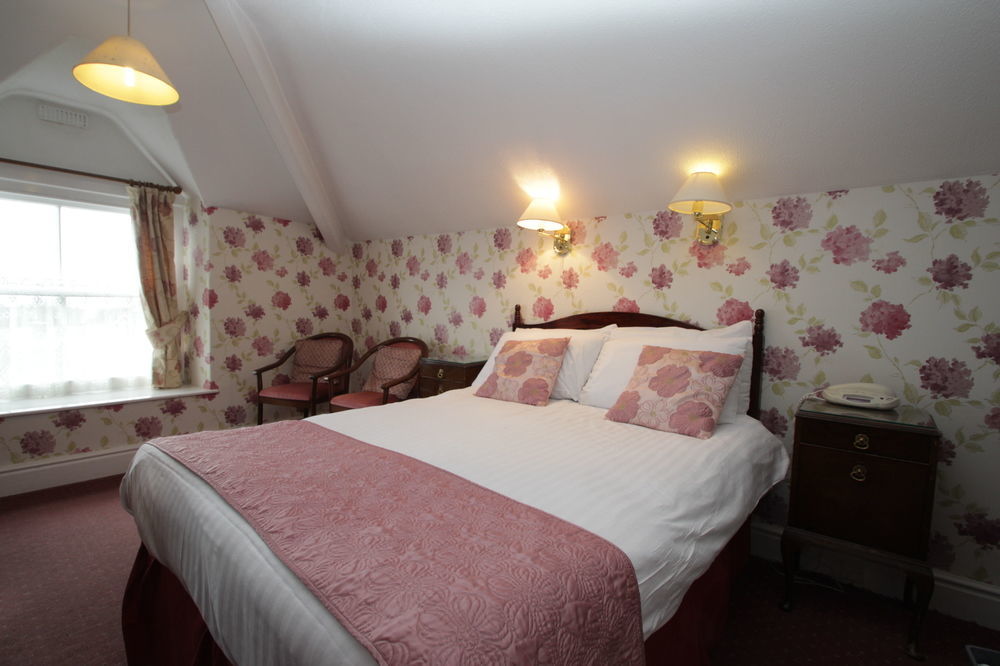 Lion Hotel & Studio Apartments Criccieth Eksteriør billede