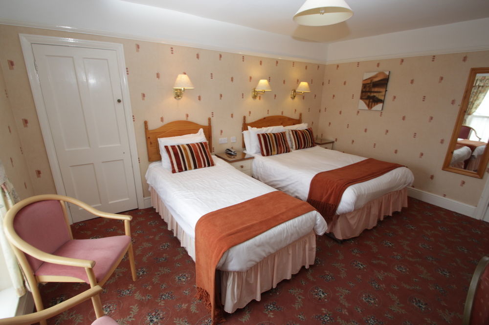 Lion Hotel & Studio Apartments Criccieth Eksteriør billede