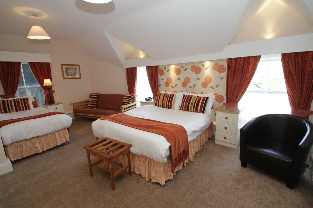 Lion Hotel & Studio Apartments Criccieth Eksteriør billede