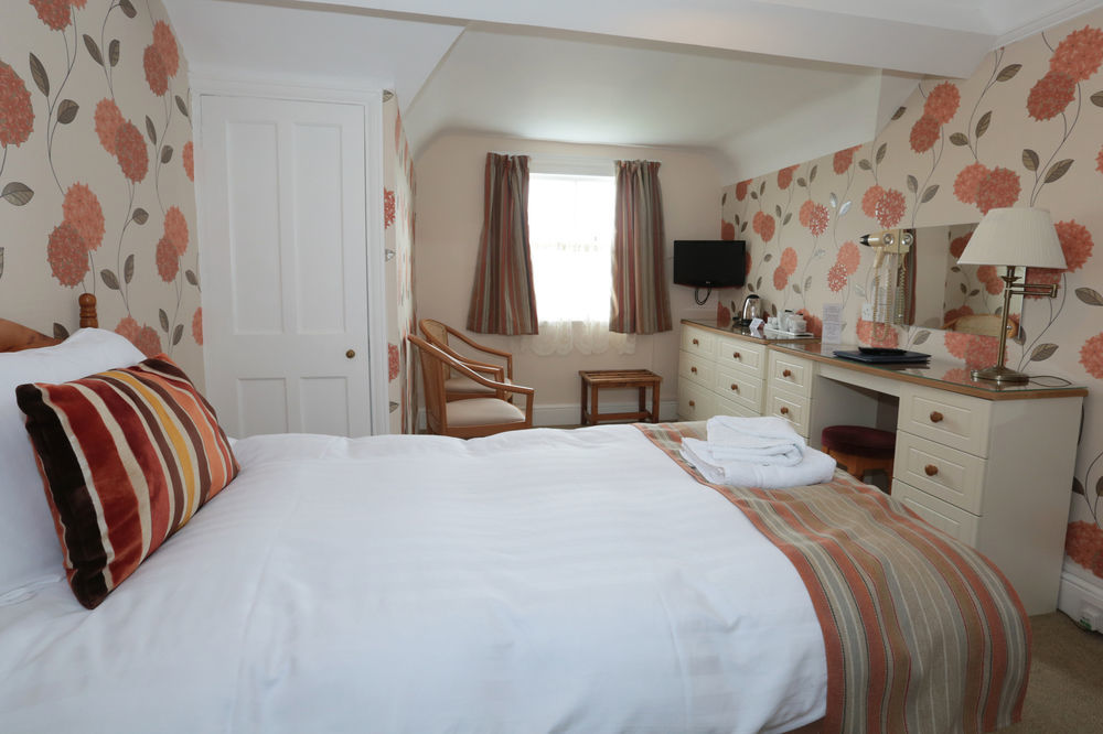 Lion Hotel & Studio Apartments Criccieth Eksteriør billede
