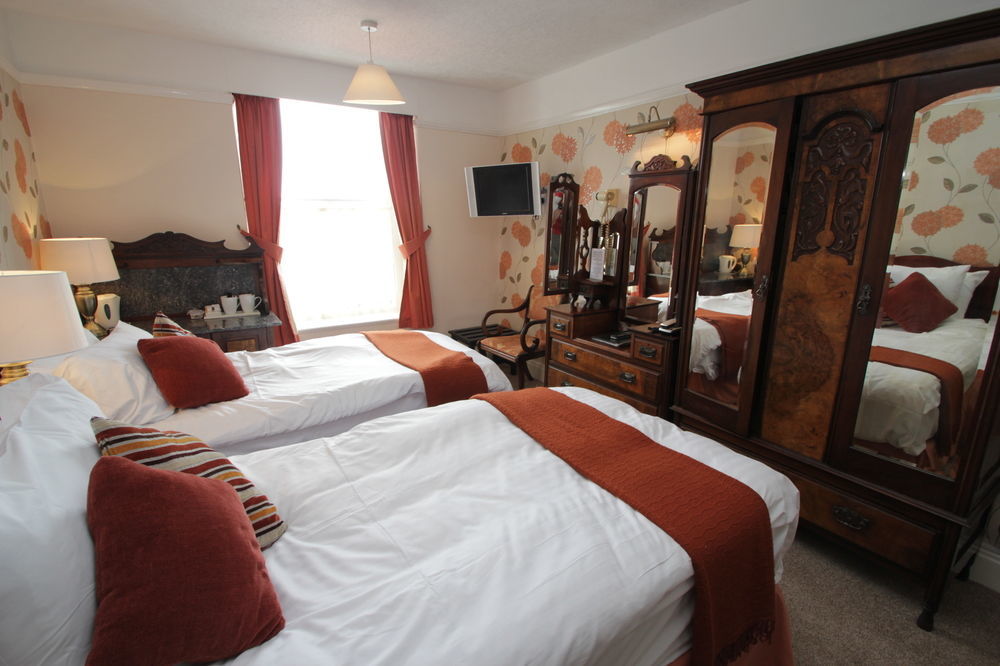 Lion Hotel & Studio Apartments Criccieth Eksteriør billede