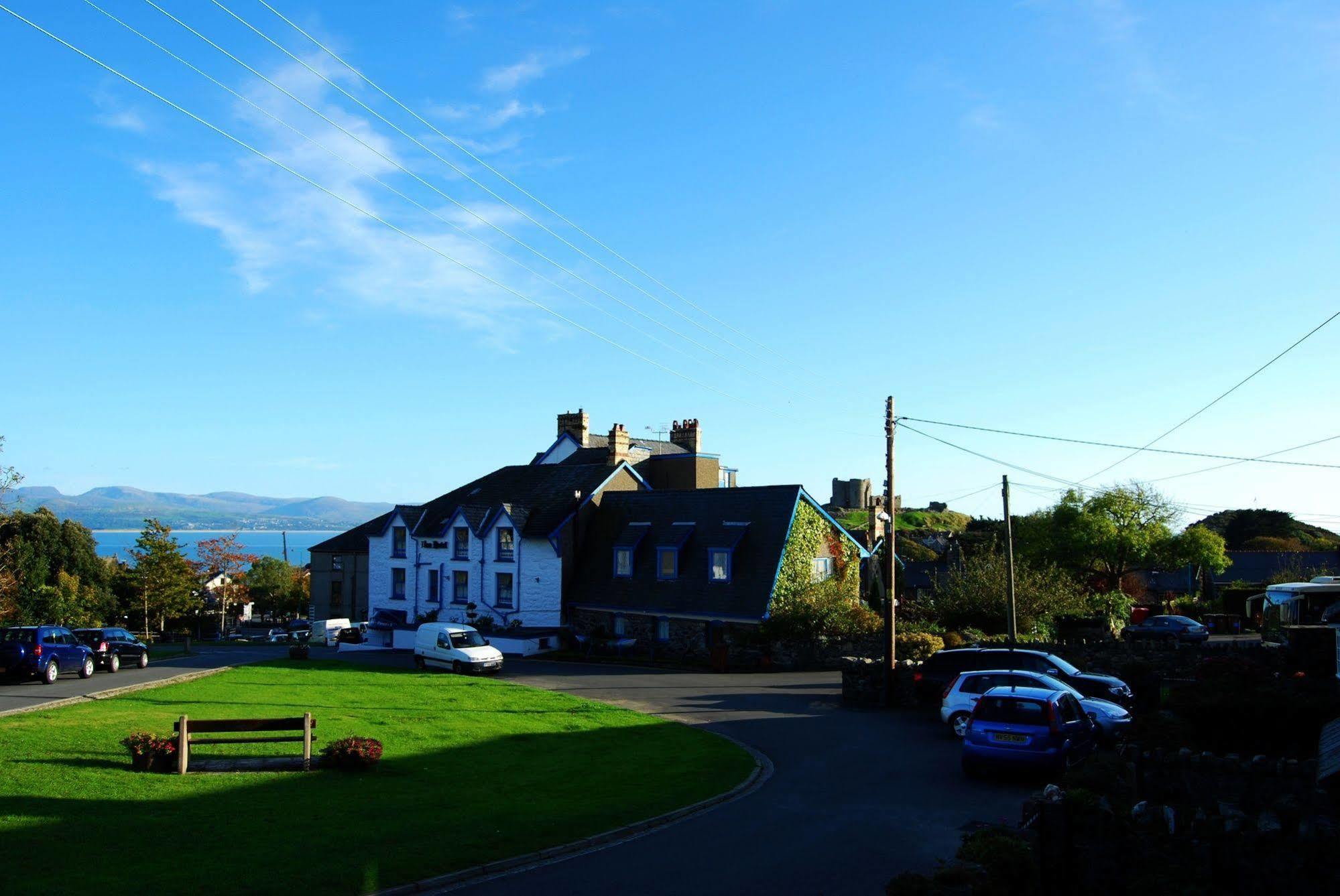 Lion Hotel & Studio Apartments Criccieth Eksteriør billede