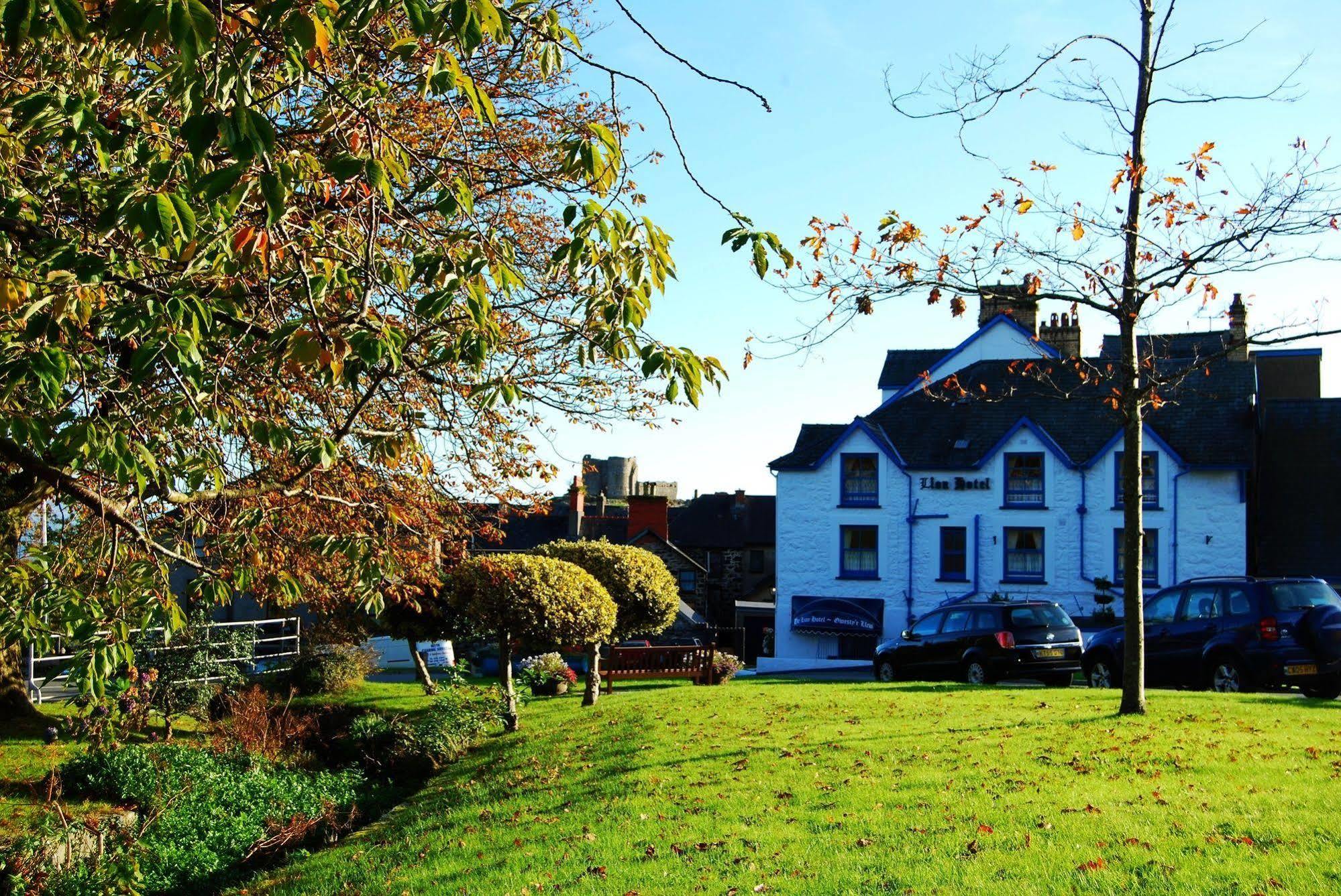 Lion Hotel & Studio Apartments Criccieth Eksteriør billede