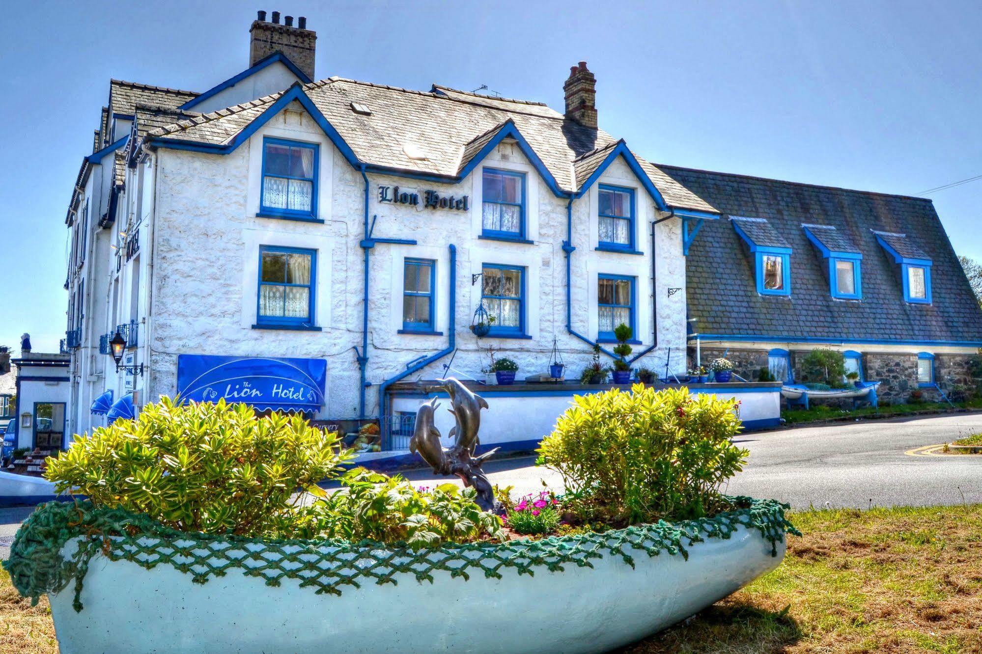 Lion Hotel & Studio Apartments Criccieth Eksteriør billede