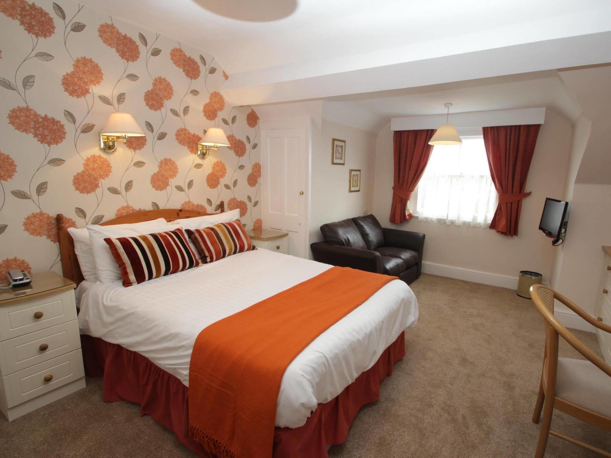 Lion Hotel & Studio Apartments Criccieth Eksteriør billede