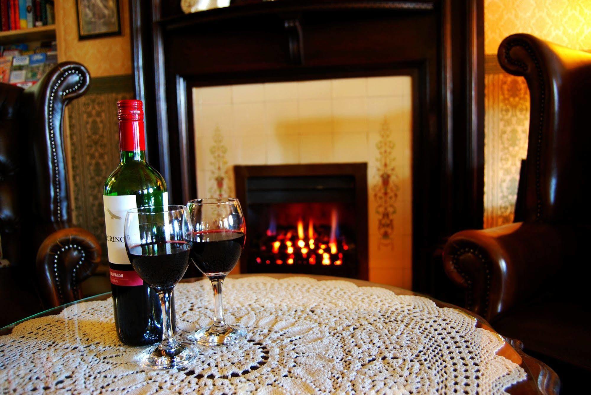 Lion Hotel & Studio Apartments Criccieth Eksteriør billede